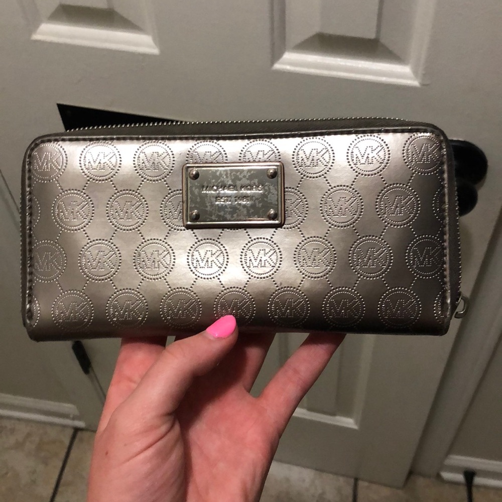 Silver Michael skies Wallet